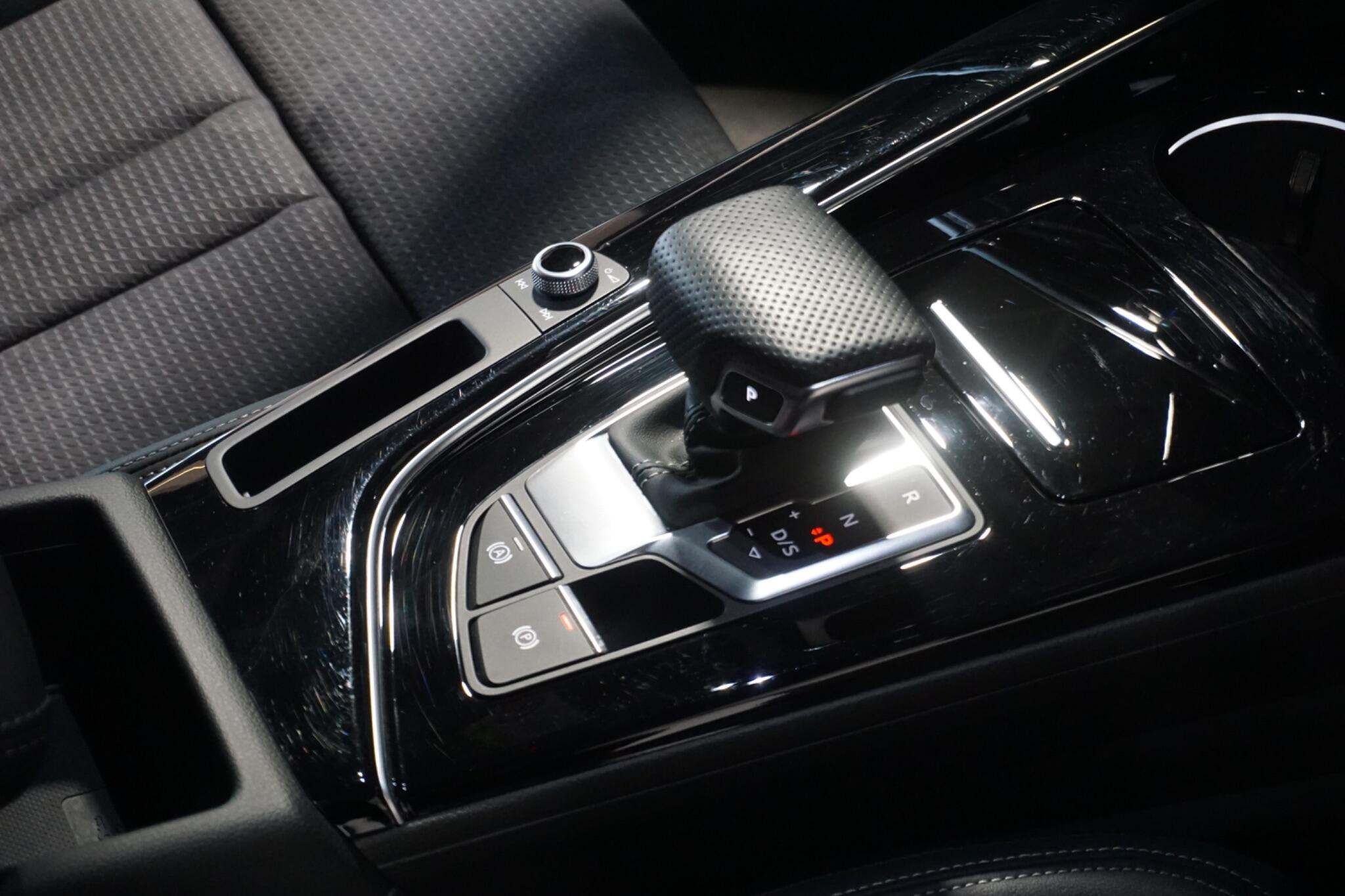 Audi A4 2.0 TDI 40 Black Edition Saloon 4dr Diesel S Tronic quattro Euro 6 (s/s) (204 ps)